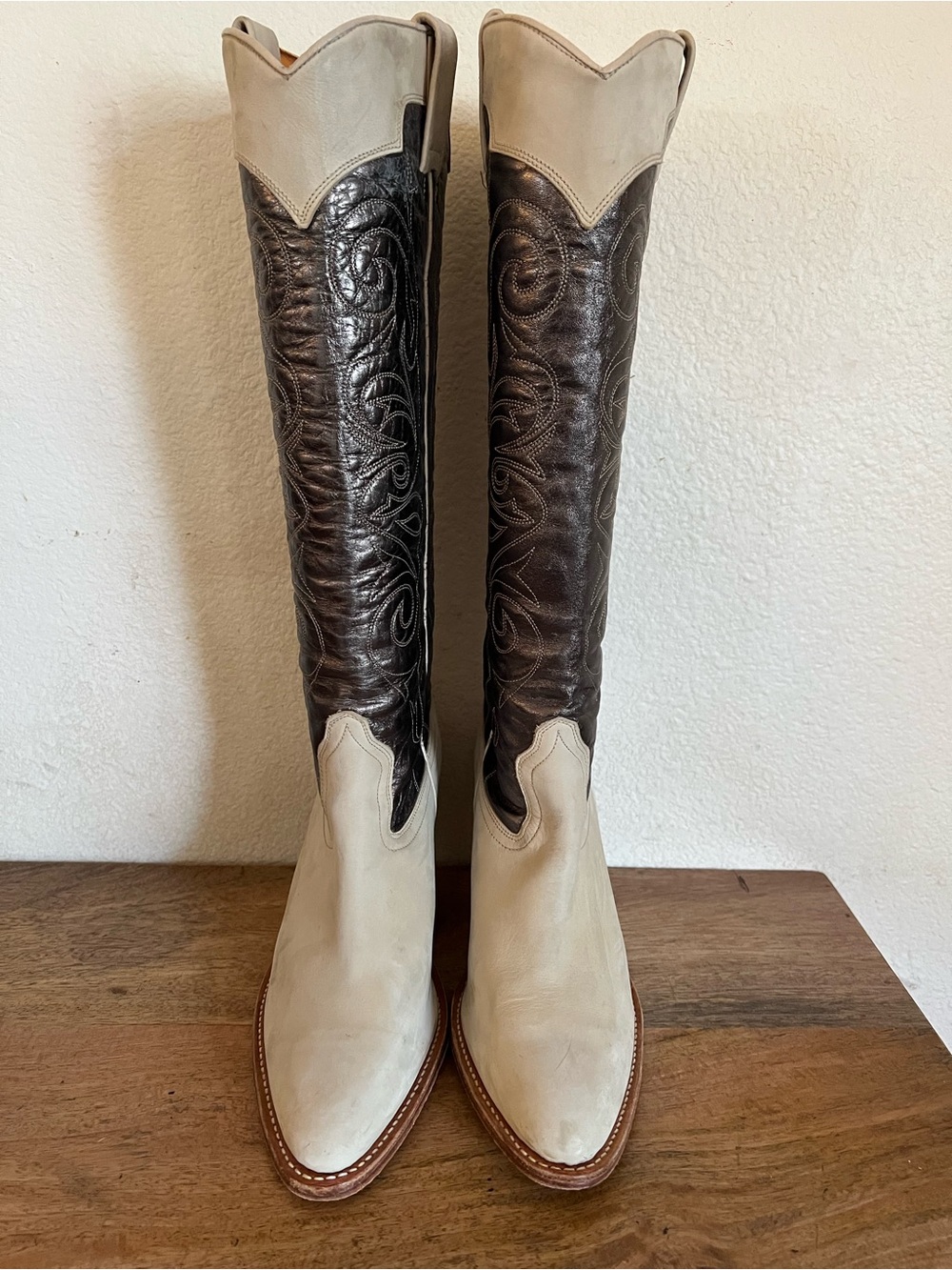 Vintage Frye Stitch Tall Mustang Western Heel Cowgirl Boots Silver/Beige Sz 10M - Picture 3 of 17